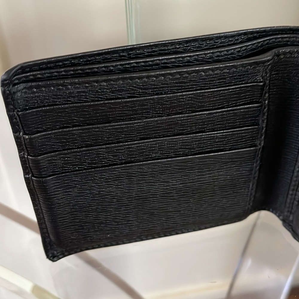 Mens Gucci bifold black leather wallet with a silver tone interlocking G Motif - Picture 4 of 7